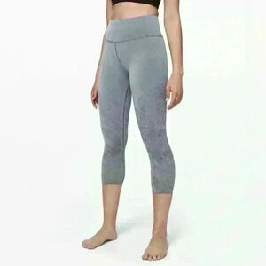 Lululemon Reveal Crop *Zen Expression~ Solar Grey ~ size 8